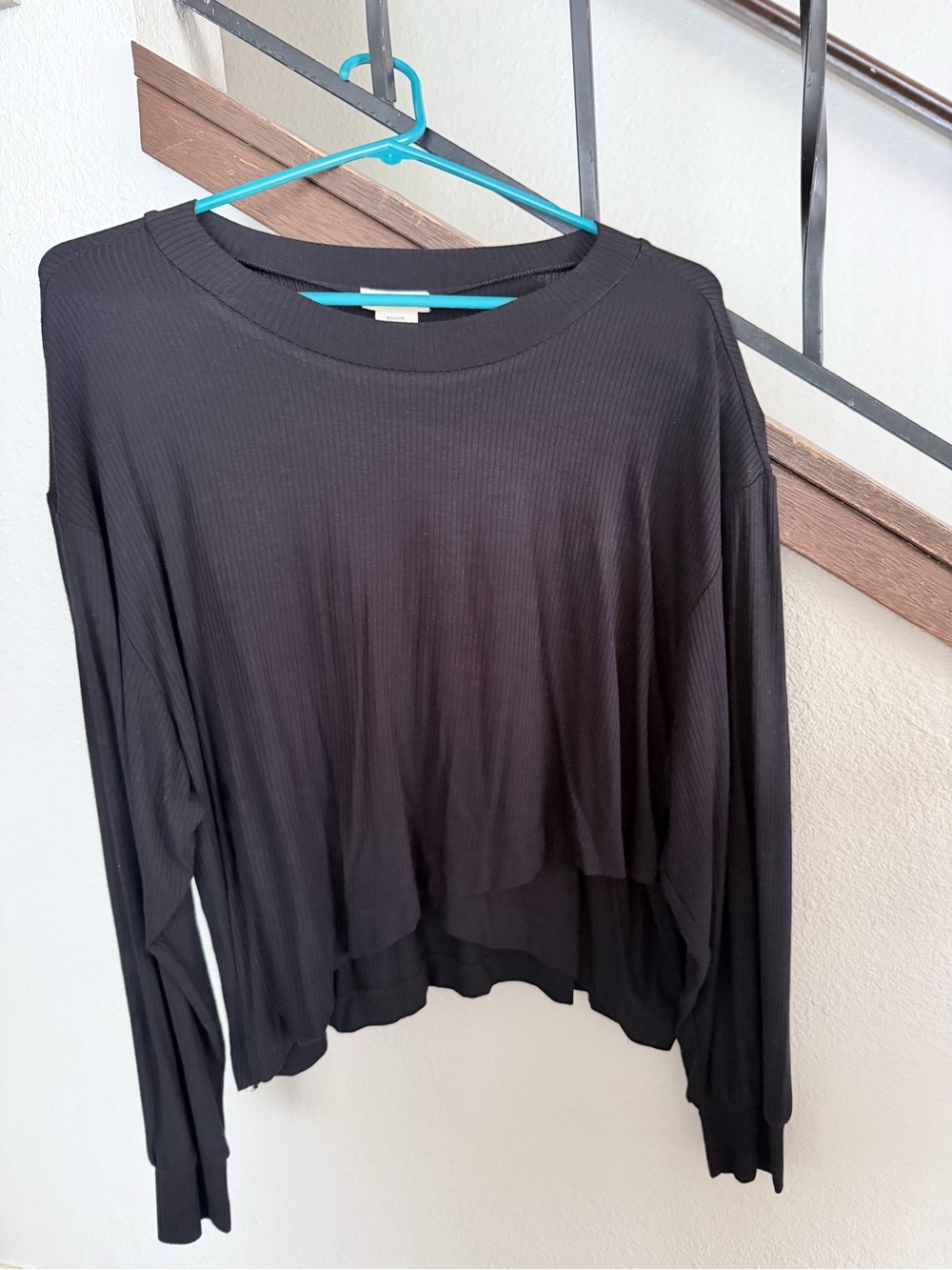 Yelete Black Ribbed Long-Sleeve Cropped Top